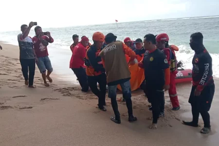 Satu Santri Masih Dalam Pencarian, Tim SAR Sisir Pantai Balekambang Foto BeritaJatim.com