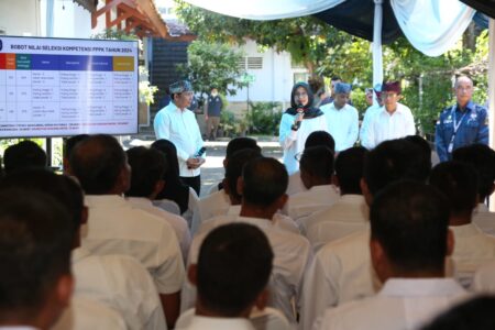 Bupati Ipuk Perjuangkan Ribuan Honorer Seleksi PPPK di Tengah Efisiensi Anggaran Foto BeritaJatim.com