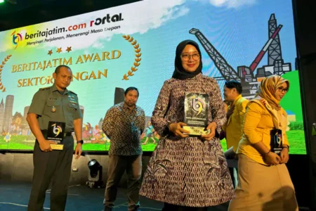 Raih Penghargaan Pemberdayaan Ekonomi Berbasis Pariwisata, Bupati Ipuk Ingin Banyuwangi Lebih Berbenah Foto BeritaJatim.com