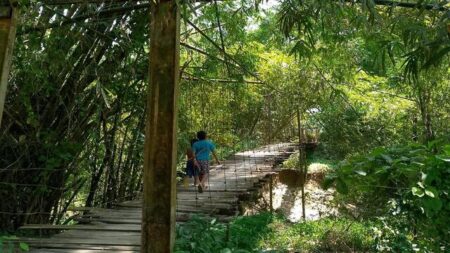 Jembatan Gantung Rusak, Warga Sampang Butuh Perhatian Pemkab Foto BeritaJatim.com