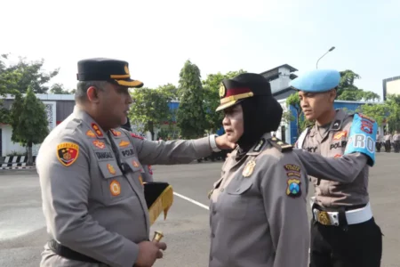 Kapolres Tuban Pimpin Apel Kenaikan Pangkat Kompol Elis Suendayati Jadi AKBP Foto BeritaJatim.com