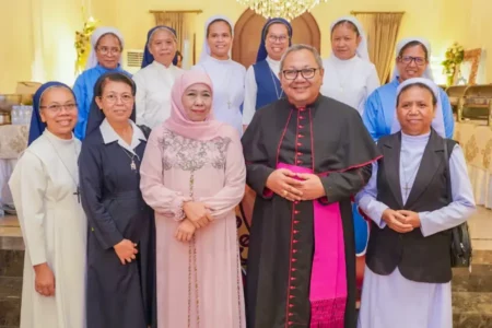 Uskup Surabaya dan Para Suster Hadiri Open House di Kediaman Khofifah Foto BeritaJatim.com