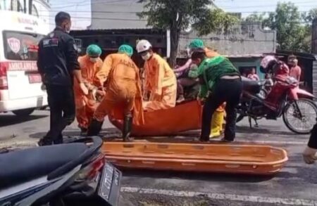 Kecelakaan di Tunggorono Jombang: Ibu Rumah Tangga Tewas, Satu Orang Dilarikan ke RS Foto BeritaJatim.com