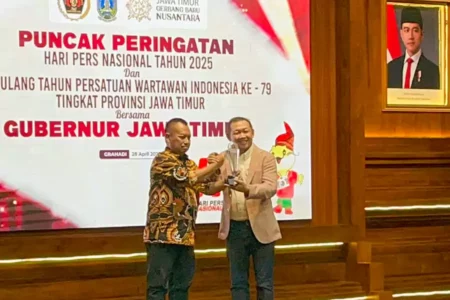 Pemred Beritajatim.com Dwi Eko Lokononto Dinobatkan sebagai Tokoh Pers 2025 Foto BeritaJatim.com