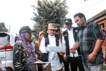 Pemkab Lumajang Janjikan Pembenahan Infrastruktur Jalan di 11 Titik Foto BeritaJatim.com