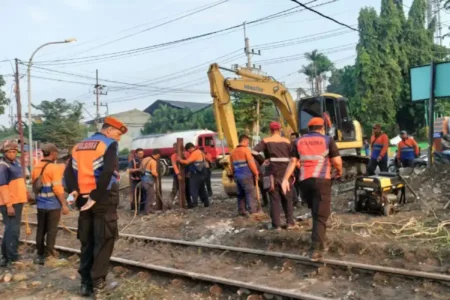 Imbas Kecelakaan, KAI Surabaya Tutup Perlintasan Sebidang Nomor 11 Gresik Foto BeritaJatim.com