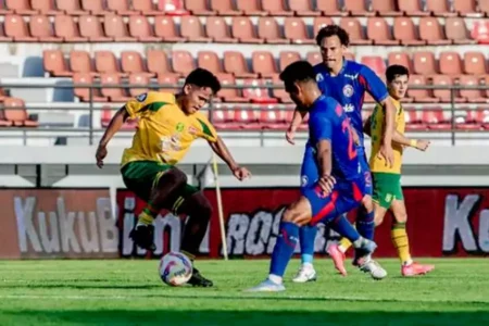 Susunan Pemain Persebaya Vs Arema di Stadion GBT Sabtu Sore Foto BeritaJatim.com