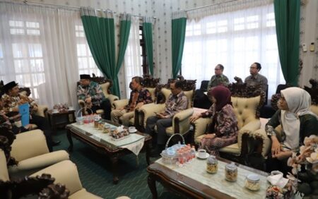 UPN Veteran Rencana Bangun Kampus di Wonosalam Disambut Hangat Bupati Jombang Foto BeritaJatim.com