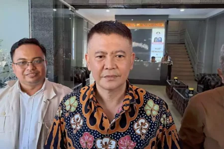 Eks Ketua Komisi 3 DPR RI Kritik Roy Suryo Karena Gaduh Persoalkan Ijazah Jokowi Foto BeritaJatim.com