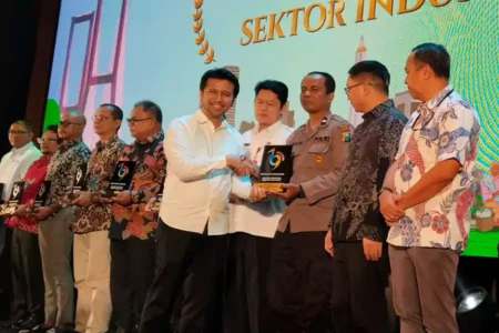 Berhasil Ciptakan Iklim Investasi Kondusif, Polres Pasuruan Kota Raih Penghargaan Pengamanan Sektor Industri Foto BeritaJatim.com