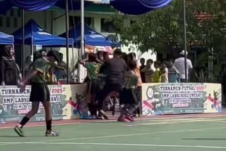 Disdik Surabaya: Pelatih Futsal Banting Siswa MI Dirumahkan Foto BeritaJatim.com