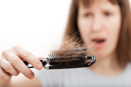 Rambut Rontok Bisa Diatasi! Ini Penyebab Utama dan Tips Menghentikannya Foto BeritaJatim.com