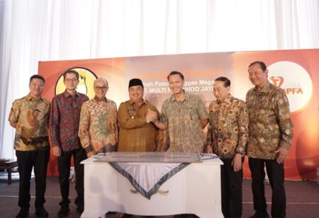 Resmikan Rumah Potong Unggas di Jombang, Bupati Warsubi Tegaskan Komitmen Ramah Investasi Foto BeritaJatim.com