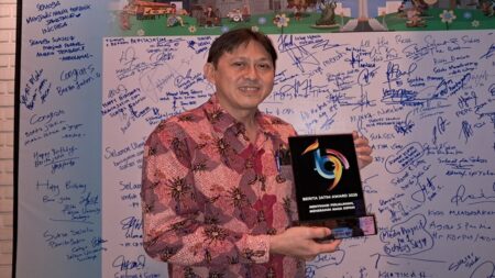 ISTTS Raih Penghargaan Beritajatim Award 2025 untuk Sektor Industri Digital Foto BeritaJatim.com