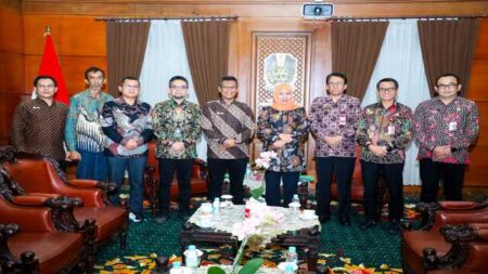 Jaga Pasokan Gula Nasional, Khofifah: Jatim Pionir Inovasi Produktivitas Tebu Foto BeritaJatim.com