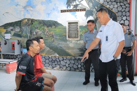 Remisi Waisak 2025, 24 Narapidana Buddha di Jawa Timur Terima Pengurangan Masa Hukuman Foto BeritaJatim.com