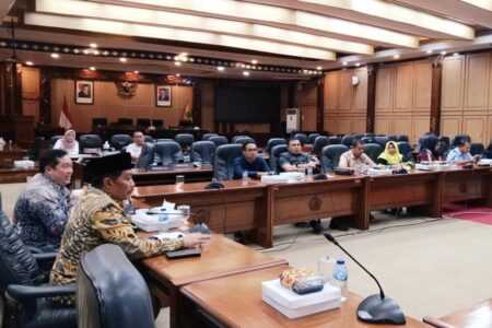 DPRD Sidoarjo Sentil Dana BOSDA Rp160 Miliar: Banyak Sisa, Tapi Sekolah Masih Bingung Bangun Fasilitas Foto BeritaJatim.com