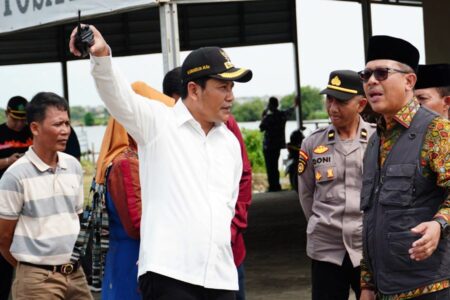 Rusak Jalan, Bupati Sidoarjo Hentikan Aktivitas Truk Urukan di Kalanganyar-Banjarkemuning Foto BeritaJatim.com