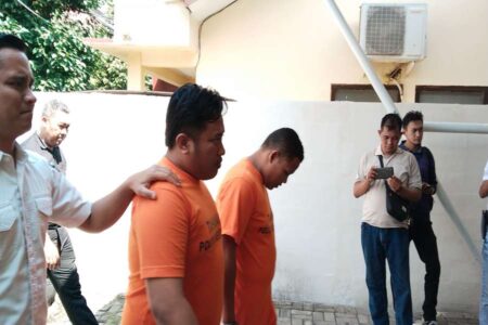 Melawan Petugas Saat Digerebek, 2 Pria di Gempol Diringkus Satreskrim Foto BeritaJatim.com