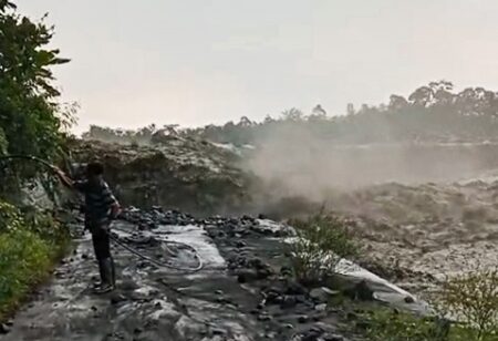 Banjir Lahar Gunung Semeru Isolasi Warga Dusun Sumberlangsep Lumajang Foto BeritaJatim.com