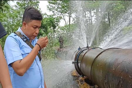 Warga Kota Probolinggo Krisis Air Bersih, PDAM Dinilai Lalai Antisipasi Kebocoran Pipa Tua Foto BeritaJatim.com