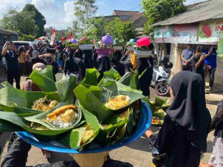 Wujud Syukur atas Berlimpah Berkah Mata Air, Warga Osing Rejopuro Kembali Gelar Tradisi Ithuk-Ithukan Foto BeritaJatim.com