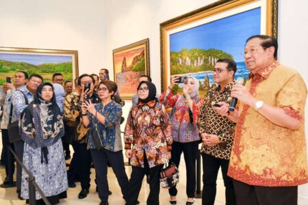 Mantan Presiden SBY Jelaskan Karya Lukisan, Musik, Puisi Hingga Novel Foto BeritaJatim.com