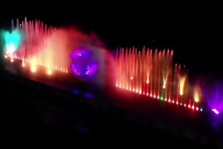 Peringati HJKS-732: Ini Jadwal Water Laser Show “The Legend of Surabaya” di Jembatan Suroboyo Foto BeritaJatim.com
