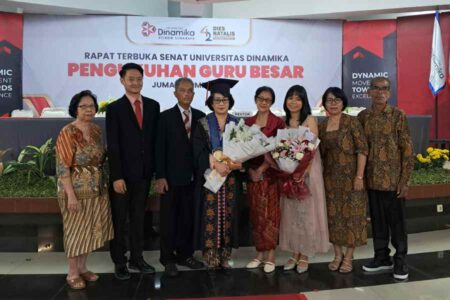 Universitas Dinamika Kukuhkan Prof Dewiyani Sunarto sebagai Guru Besar Pendidikan Matematika Foto BeritaJatim.com