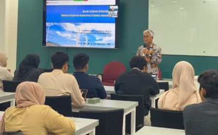 Dwi Soetjipto Paparkan ‘Strategi Samudera Biru’ di ITS Foto BeritaJatim.com