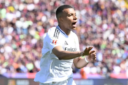 Mbappe Pecahkan Rekor Gol Debut di Real Madrid, tapi Masih Mandul Kemenangan di El Clasico Foto BeritaJatim.com