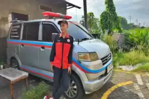 Kisah Sopir Ambulans Asal Sidoarjo, Cerita Ditemani Arwah dan Panggilan Kemanusiaan Foto BeritaJatim.com