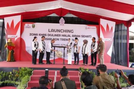 Bank Jatim Dukung Zona KHAS Pasar Pon Trenggalek demi UMKM Halal dan Berkualitas Foto BeritaJatim.com