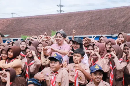 Bupati Jember Fawait Memotivasi Ratusan Siswa SDN 1 Kramat Sukoharjo Foto BeritaJatim.com