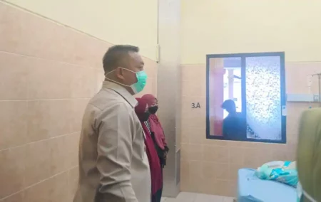 Bocah Lelaki Terbakar Saat Bermain, Pengobatan Ditanggung Pemkab Situbondo Foto BeritaJatim.com
