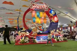 Hujan Deras Tak Halangi Antusiasme Ribuan Pengunjung di Doraemon Spring Festival Pakuwon City Mall Foto BeritaJatim.com