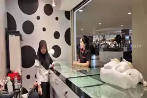 Harga Emas Melonjak, Toko Perhiasan di Surabaya Barat Hadapi Tantangan Baru Foto BeritaJatim.com