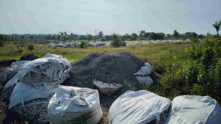 Soal Limbah Padat Dibuang Sembarangan, DLH Gresik Masih Menunggu Hasil Laborotorium Foto BeritaJatim.com