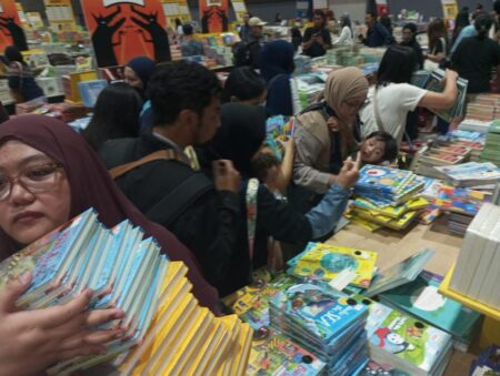 BBW Manjakan Pecinta Buku dengan Diskon 90 Persen dan Emas Batangan Foto BeritaJatim.com