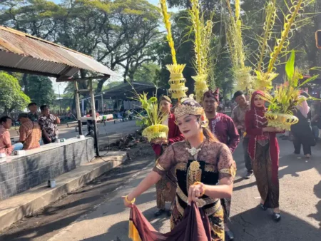 Tradisi Manten Tebu Warnai Awal Musim Giling PG Ngadirejo Kediri, Target 10 Juta Kwintal Tebu Foto BeritaJatim.com