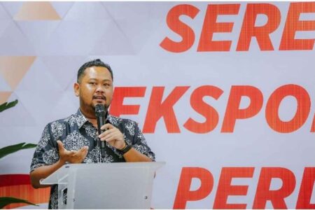 Gresik Lakukan Ekspor Perdana Emas Batangan ke Swiss Foto BeritaJatim.com