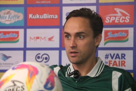Persebaya Incar Tiket Asia: Munster Minta Hajar Tiga Laga Sisa! Foto BeritaJatim.com