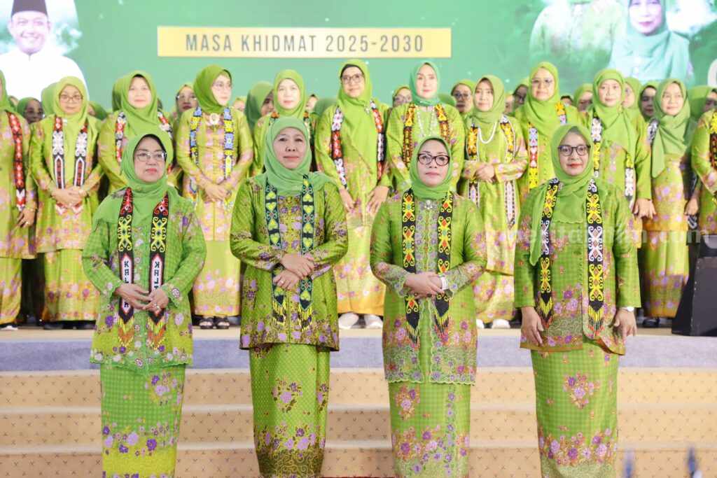 Resmi Dilantik, Ketum Dewan Pembina Muslimat NU Khofifah Luncurkan Lembaga Advokasi Hukum Keluarga Foto BeritaJatim.com