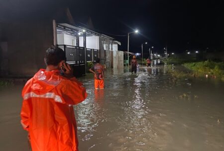 Hujan Deras Sebabkan Banjir di Bondowoso, BPBD: Drainase Tak Mampu Tampung Debit Air Foto BeritaJatim.com