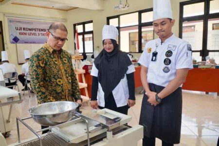 Program Sertifikasi SMK Jatim 2025 Jadi Bekal Lulusan Hadapi Dunia Industri Foto BeritaJatim.com