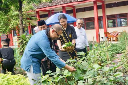 Ke SMAN 2 Ngawi, Dindik Jatim Tunjuk 29 Sekolah Jadi Pilot Project School Food Care Foto BeritaJatim.com