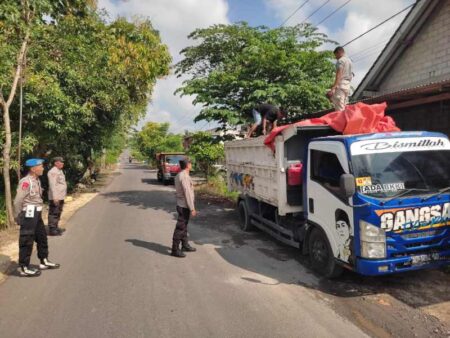 Pemkab Ponorogo Bentuk Satgas Tambang, Sikat Truk ODOL Penyebab Jalan Rusak Foto BeritaJatim.com