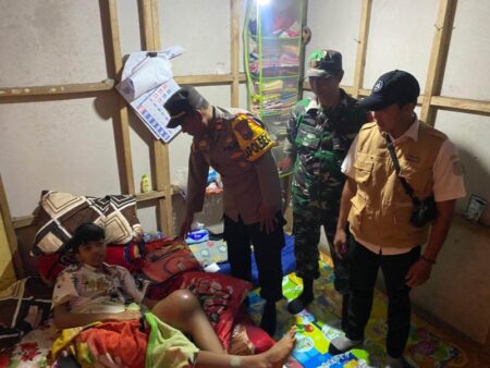 Semangat Adnan Lawan Kanker Tulang, Polsek Nawangan Pacitan Turut Membantu Foto BeritaJatim.com