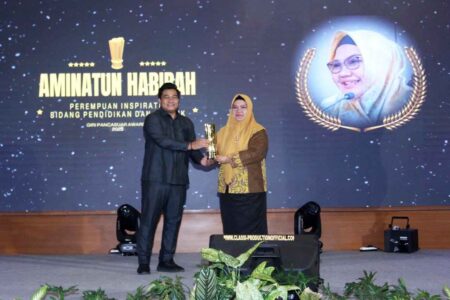 HPN 2025 di Gresik, PWI Beri Giri Pancasuar Awards untuk 5 Tokoh Inspiratif Foto BeritaJatim.com