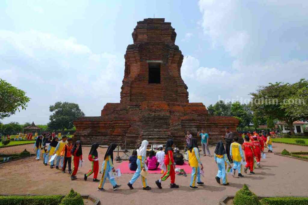 Menilik Keindahan Candi Brahu, Warisan Majapahit di Trowulan Mojokerto Foto BeritaJatim.com
